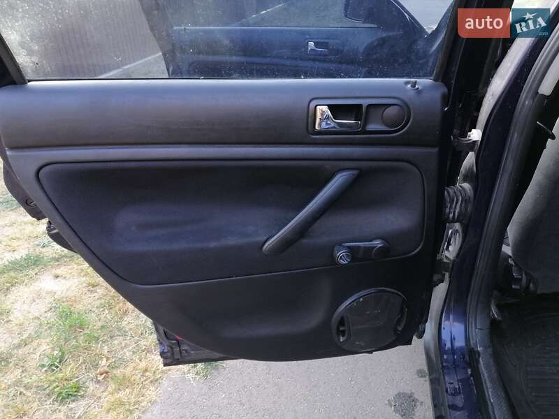 Седан Volkswagen Passat 1999 в Киеве