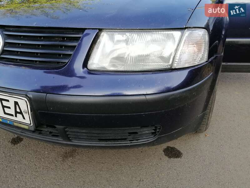 Седан Volkswagen Passat 1999 в Киеве