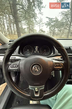 Седан Volkswagen Passat 2012 в Днепре