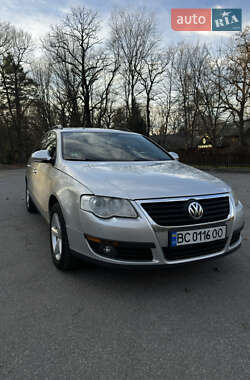 Універсал Volkswagen Passat 2009 в Трускавці