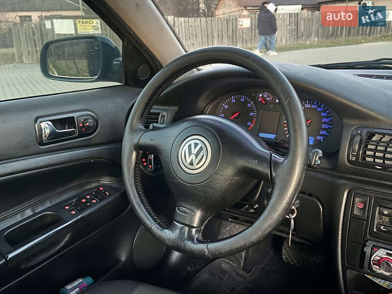 Седан Volkswagen Passat 1999 в Голубином