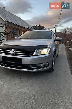 Універсал Volkswagen Passat 2012 в Тячеві