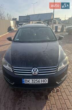 Універсал Volkswagen Passat 2010 в Сарнах