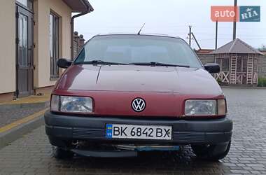 Седан Volkswagen Passat 1991 в Ровно