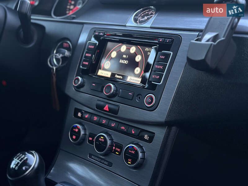 Универсал Volkswagen Passat 2014 в Староконстантинове