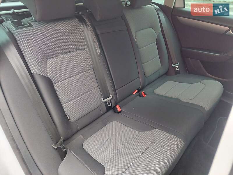 Универсал Volkswagen Passat 2015 в Одессе