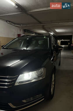 Універсал Volkswagen Passat 2012 в Києві