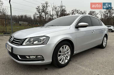 Седан Volkswagen Passat 2011 в Дніпрі