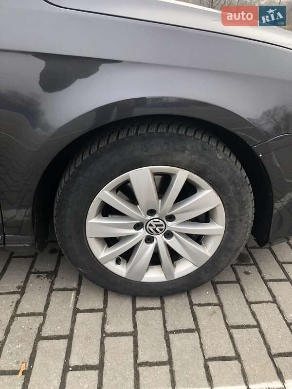 Седан Volkswagen Passat 2010 в Коломые