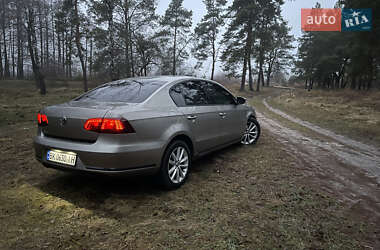 Седан Volkswagen Passat 2012 в Сарнах