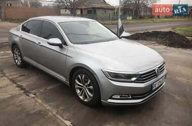 Седан Volkswagen Passat 2015 в Врадиевке