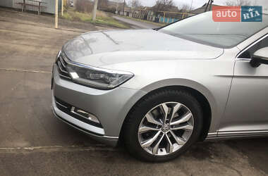 Седан Volkswagen Passat 2015 в Врадиевке