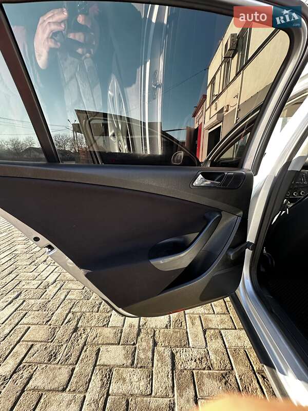 Седан Volkswagen Passat 2005 в Черновцах