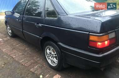 Седан Volkswagen Passat 1990 в Полтаве