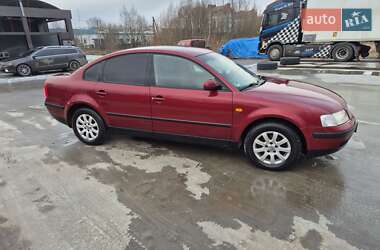 Седан Volkswagen Passat 1998 в Ратному