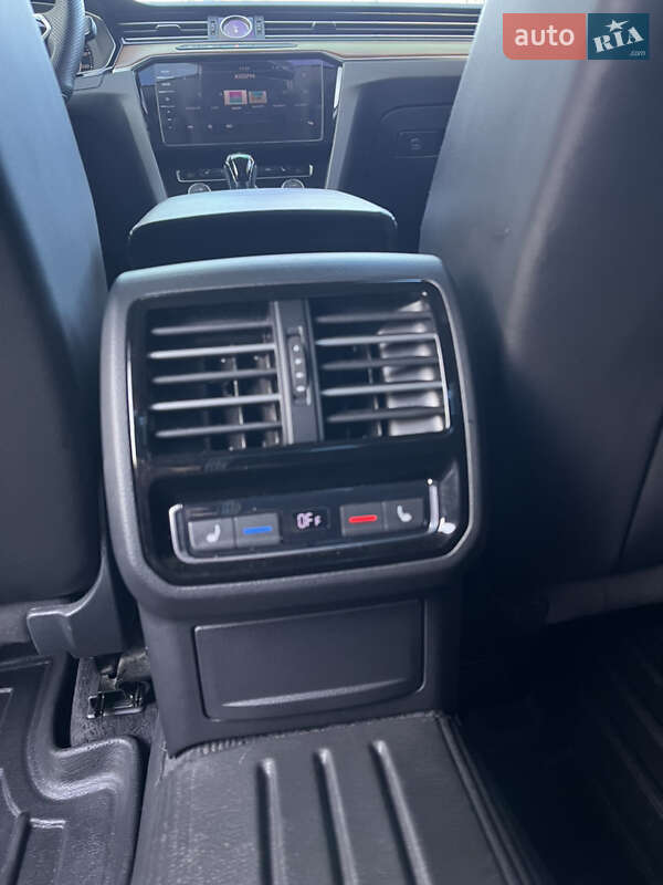 Седан Volkswagen Passat 2018 в Киеве фото 6 Седан Volkswagen Passat 2018 в Киеве