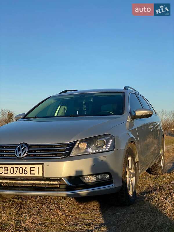 Універсал Volkswagen Passat 2013 в Радехові