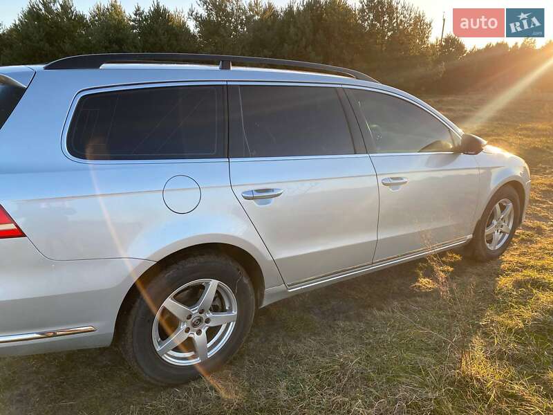 Універсал Volkswagen Passat 2013 в Радехові