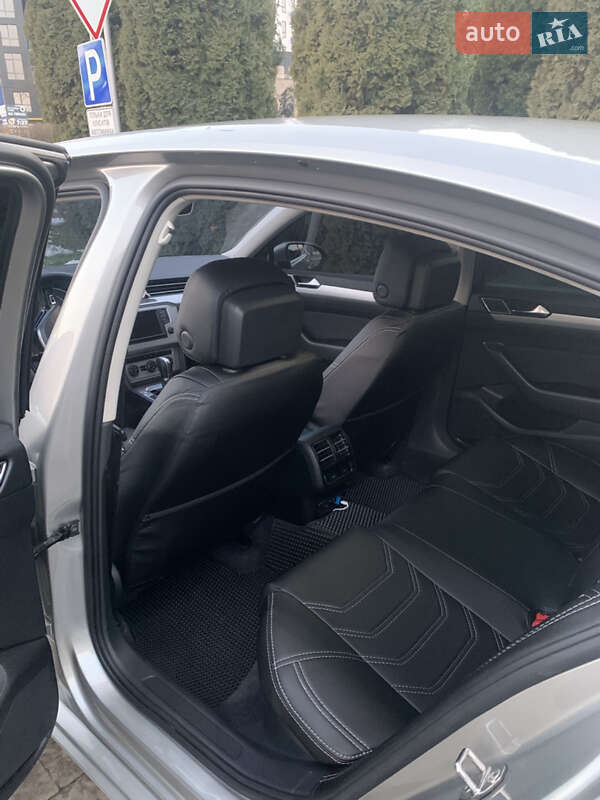 Седан Volkswagen Passat 2015 в Ивано-Франковске