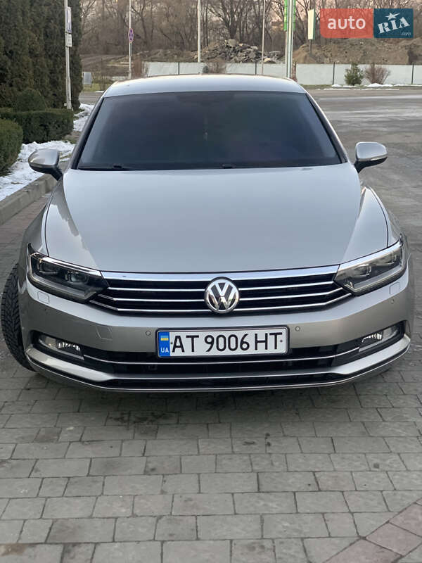 Седан Volkswagen Passat 2015 в Ивано-Франковске