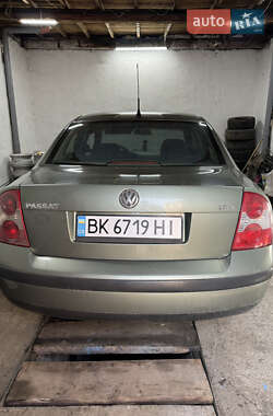 Седан Volkswagen Passat 2003 в Рівному