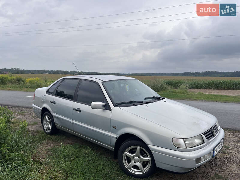 Седан Volkswagen Passat 1994 в Львове