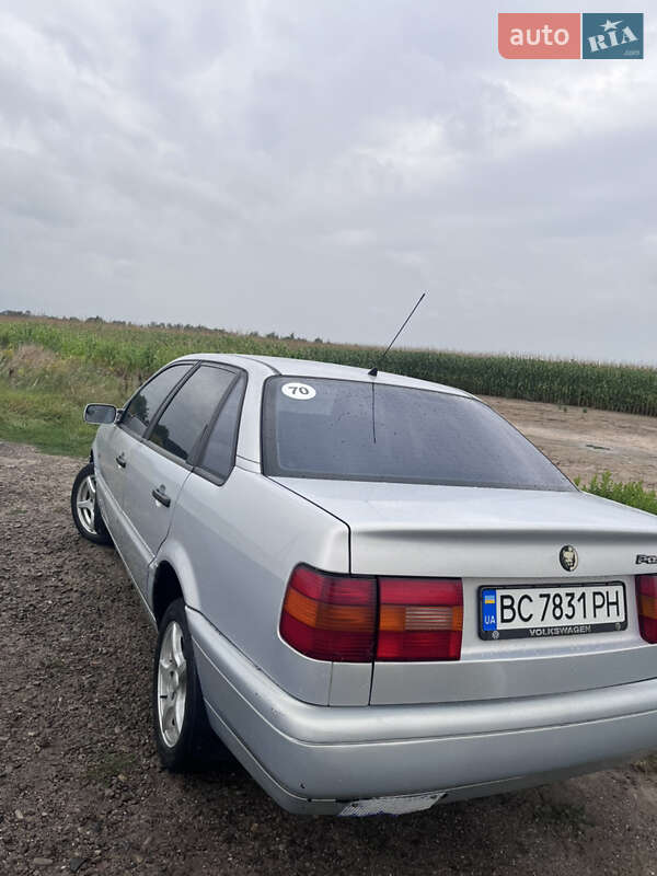Седан Volkswagen Passat 1994 в Львове