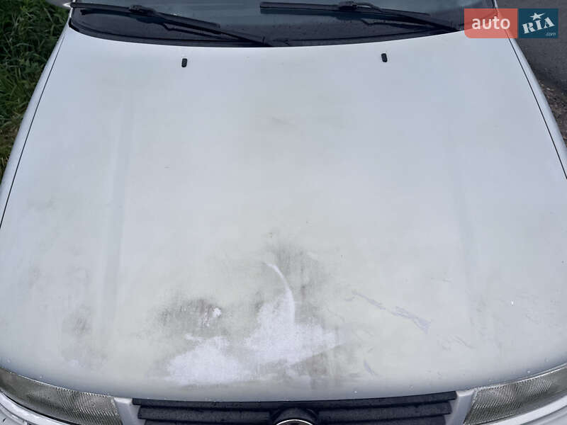 Седан Volkswagen Passat 1994 в Львове