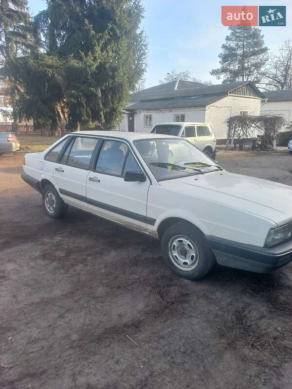 Седан Volkswagen Passat 1986 в Лебедині