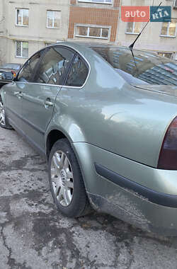 Седан Volkswagen Passat 2002 в Черкасах