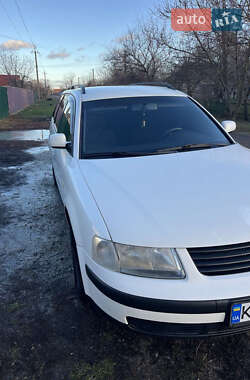 Універсал Volkswagen Passat 1998 в Яготині