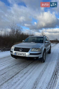 Універсал Volkswagen Passat 2001 в Зарічному