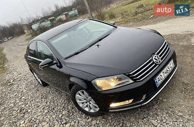 Седан Volkswagen Passat 2011 в Хусті