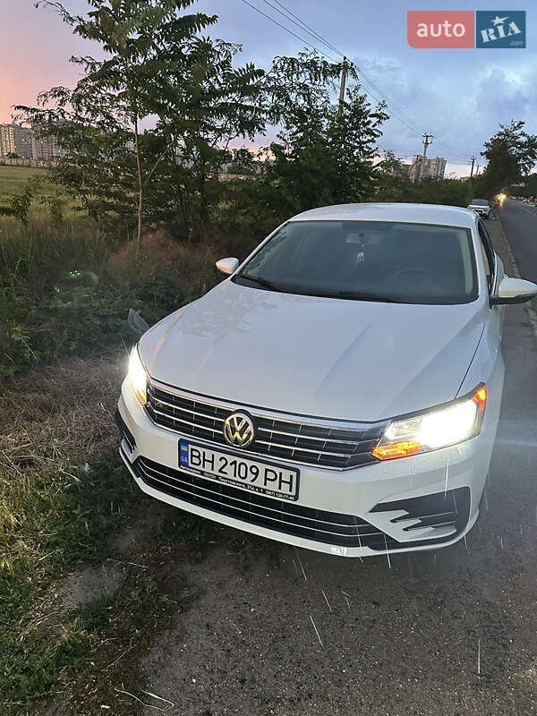 Седан Volkswagen Passat 2016 в Одессе
