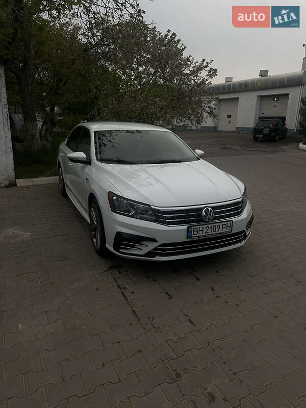 Седан Volkswagen Passat 2016 в Одессе