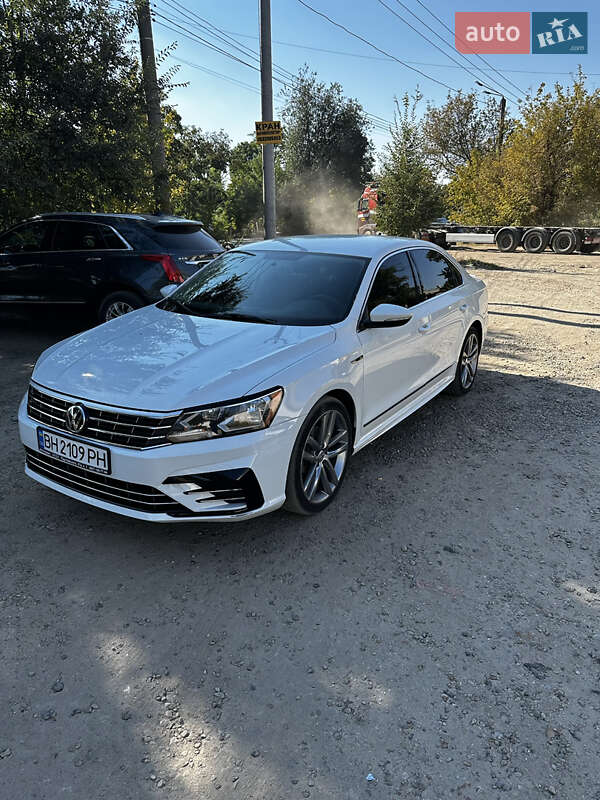 Седан Volkswagen Passat 2016 в Одессе