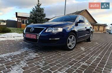 Седан Volkswagen Passat 2006 в Сарнах