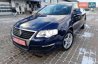 Седан Volkswagen Passat 2006 в Сарнах