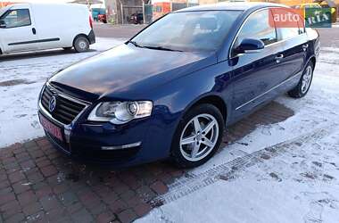 Седан Volkswagen Passat 2006 в Сарнах