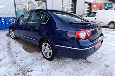 Седан Volkswagen Passat 2006 в Сарнах