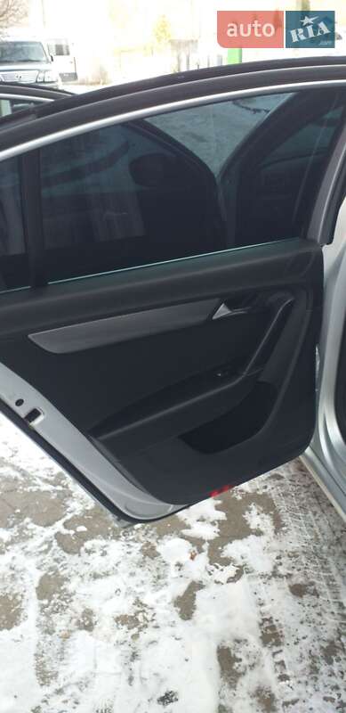 Седан Volkswagen Passat 2013 в Хмельницькому