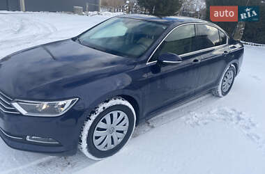 Седан Volkswagen Passat 2017 в Бурштині