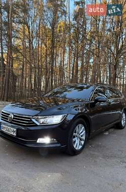 Універсал Volkswagen Passat 2016 в Житомирі