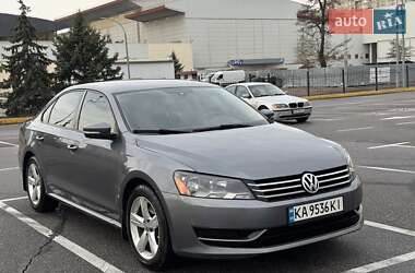 Седан Volkswagen Passat 2012 в Києві