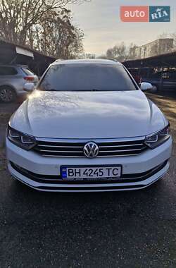 Универсал Volkswagen Passat 2015 в Одессе