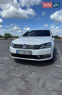 Седан Volkswagen Passat 2011 в Харкові