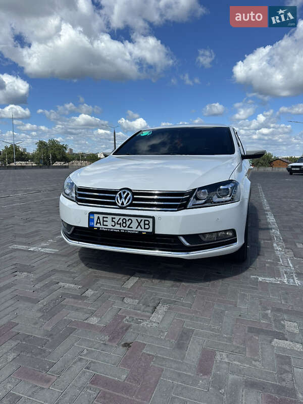 Седан Volkswagen Passat 2011 в Харкові