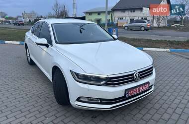 Седан Volkswagen Passat 2017 в Львове