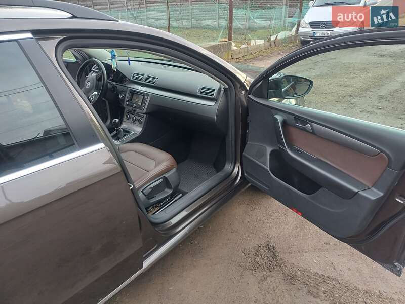 Универсал Volkswagen Passat 2012 в Кицмани