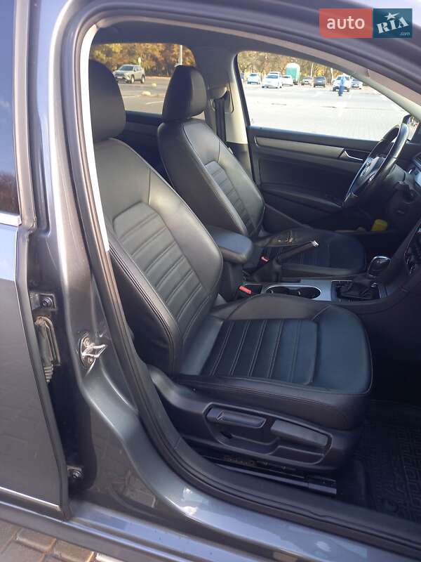 Седан Volkswagen Passat 2015 в Одессе